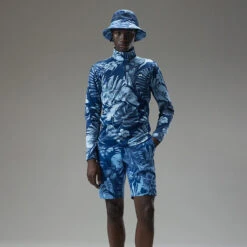 J.Lindeberg Emanuel Print 1/4 Zip Golf Sweater 11 J.Lindeberg Emanuel Print 1/4 Zip Golf Sweater -Golf Apparel Store J.Lindeberg AW22 Emanuel Print Mid Layer GMJS07417 0470 SWLIN088 Hibiscus BlueNavy PeonyWhite Model 1