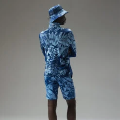 J.Lindeberg Emanuel Print 1/4 Zip Golf Sweater 13 J.Lindeberg Emanuel Print 1/4 Zip Golf Sweater -Golf Apparel Store J.Lindeberg AW22 Emanuel Print Mid Layer GMJS07417 0470 SWLIN088 Hibiscus BlueNavy PeonyWhite Model 3