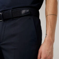 J.Lindeberg Elof Golf Trouser 13 J.Lindeberg Elof Golf Trouser -Golf Apparel Store J.Lindeberg SS22 Elof Trouser JL GMPA05222 6855 Code TRLIN016 34 W 32 Leg Navy model 3