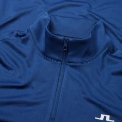 J.Lindeberg Emanuel 1/4 Zip Golf Sweater 6 J.Lindeberg Emanuel 1/4 Zip Golf Sweater -Golf Apparel Store J.Lindeberg Emanuel 1 4 Zip Golf Sweater Navy Peony Hibiscus Blue White GMJS07416 0337 SWLIN087 Detail