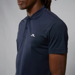 J.Lindeberg Bode Golf Polo Shirt -Golf Apparel Store J.Lindeberg GMJT06478 6855 M Bode Regular Fit Polo SHLIN162 JL Navy Model 2