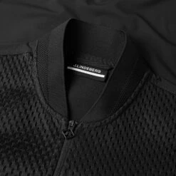 J.Lindeberg Logan Hybrid Golf Wind Jacket -Golf Apparel Store J.Lindeberg GMOW06817 9999 M Logan Hybrid Jacket Black WTLIN030 Detail