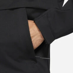 Nike Storm-FIT ADV Rapid Adapt Waterproof Golf Jacket 15 Nike Storm-FIT ADV Rapid Adapt Waterproof Golf Jacket -Golf Apparel Store Nike AW21 Storm Fit Advanced Rapid Adapt Waterproof Jacket DA2887 010 Code WJNIK054 M Black Model 2