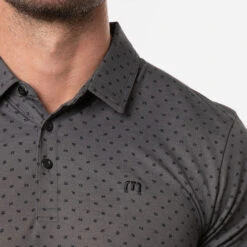 TravisMathew Two Hour Delay Golf Polo Shirt 11 TravisMathew Two Hour Delay Golf Polo Shirt -Golf Apparel Store Travis Mathew SS21 Two Hour Delay Polo Shirt 1MV108 Code SHTRA033 M Heather Dark Grey Model 2