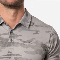 TravisMathew Skywind Golf Polo Shirt -Golf Apparel Store Travis Mathew SS21 Skywind Golf Polo Shirt 1MW510 Code SHTRA043 Heather Medium Grey model 2